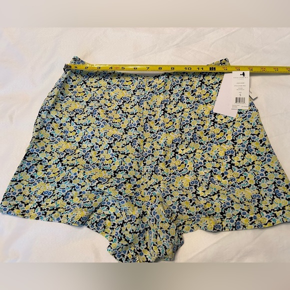 Equipment Femme Floral Lewis Short Multicolor Size Small NWT - Picture 4 of 10